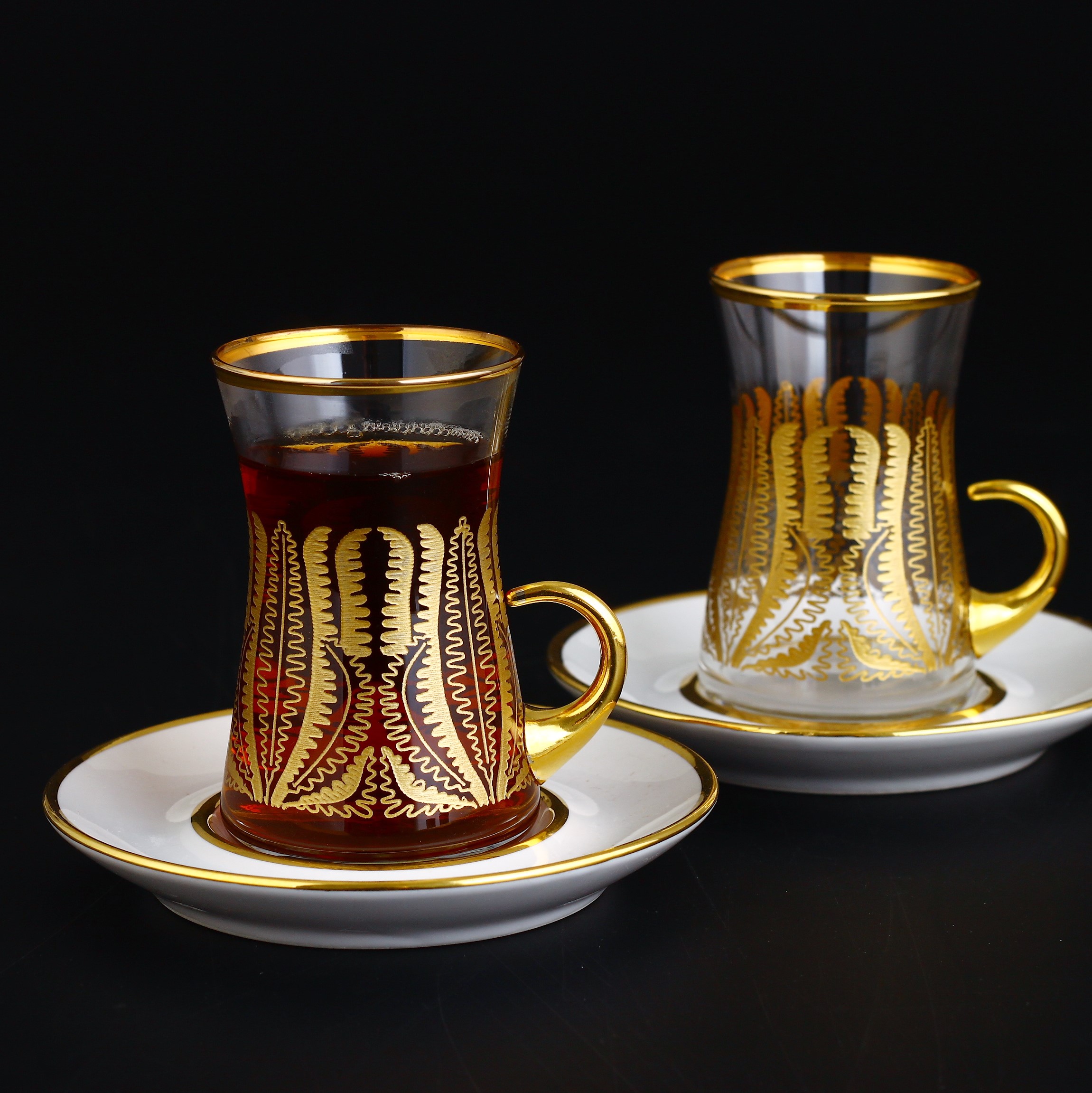 https://traditionalturk.com/wp-content/uploads/2020/04/12-pcs-demre-gold-turkish-tea-set-with-porcelain-saucers-1.jpg