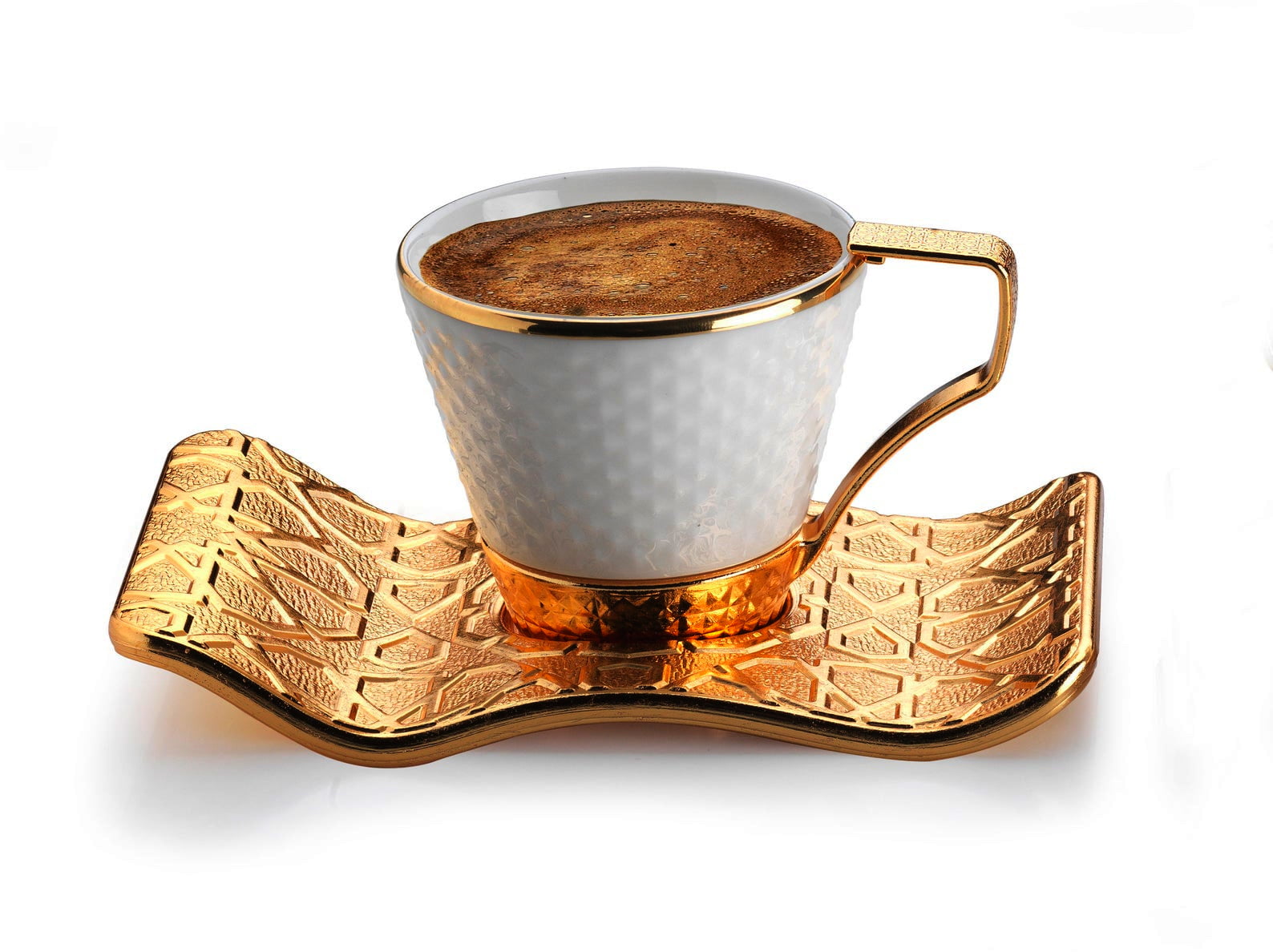 https://traditionalturk.com/wp-content/uploads/2021/05/luxury-gold-color-turkish-coffee-cup-set-for-six-person-1.jpg