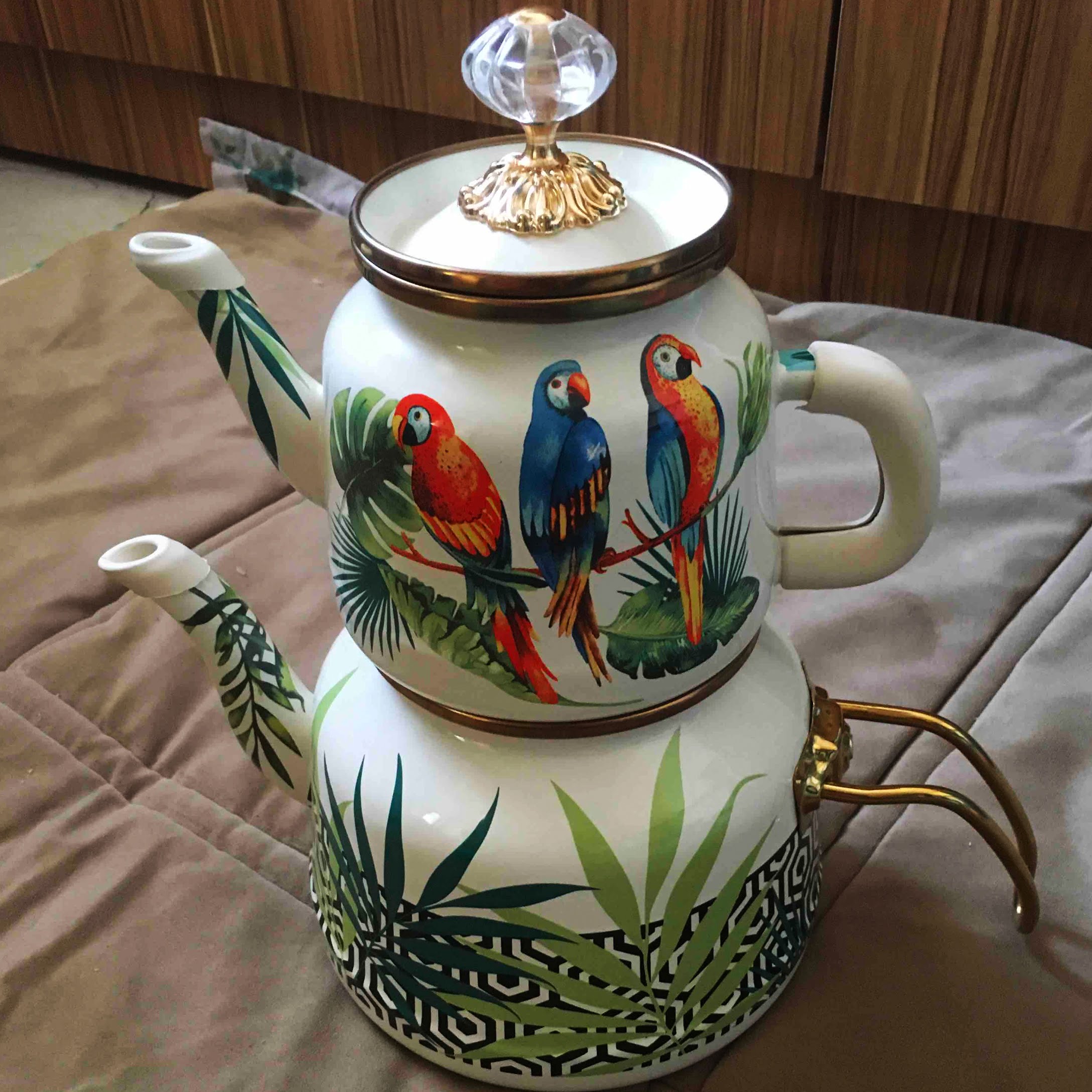 https://traditionalturk.com/wp-content/uploads/2021/08/vintage-parrot-pattern-enamel-turkish-tea-pot-kettle-5.jpg