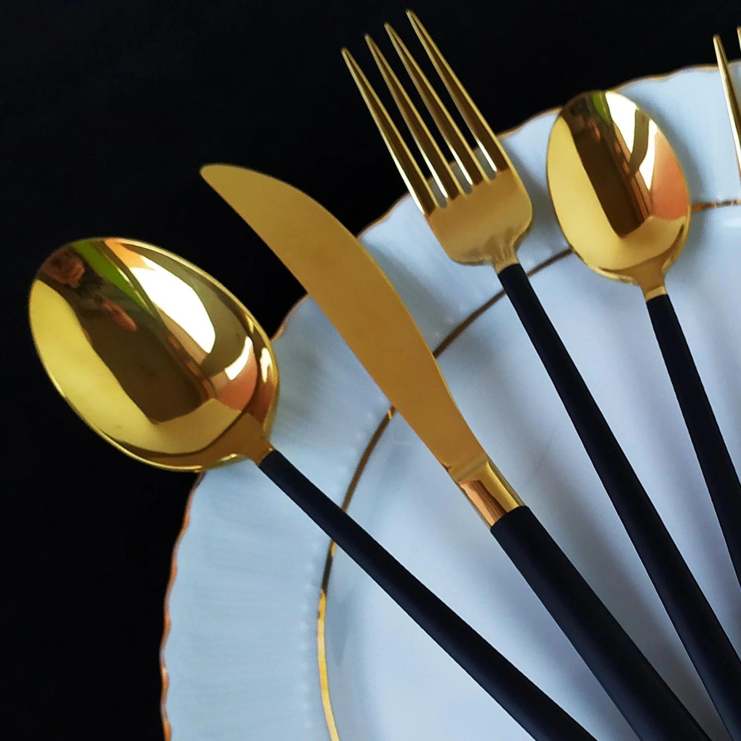 https://traditionalturk.com/wp-content/uploads/2023/04/36-pcs-black-gold-titanium-cutlery-set-2.webp
